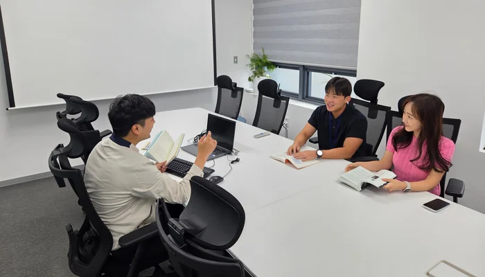 Woochan Lim cover photo